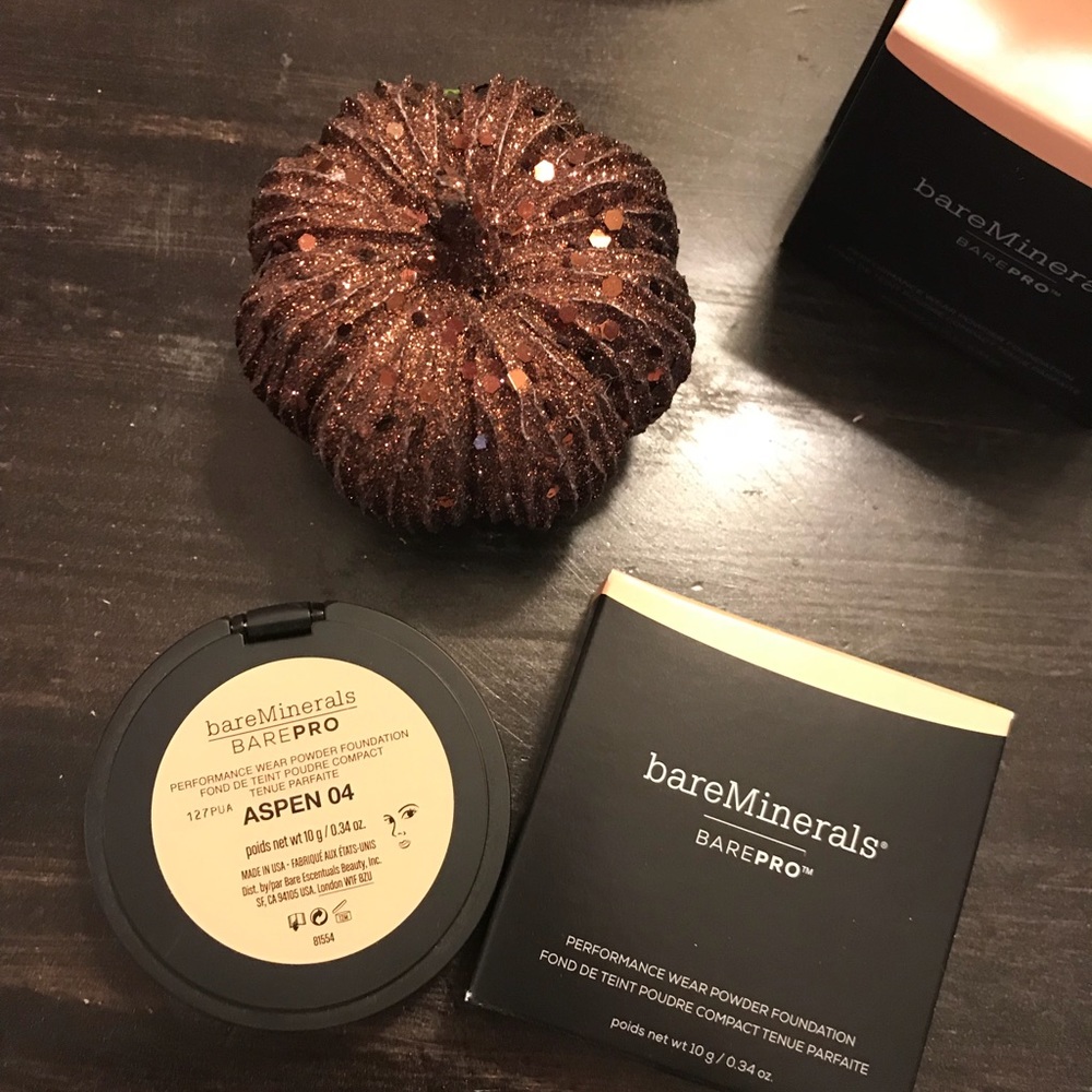 Bare minerals BarePRO powder foundation 04